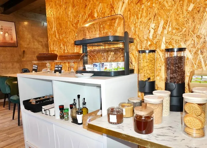 Lux'otel 巴塞卢什